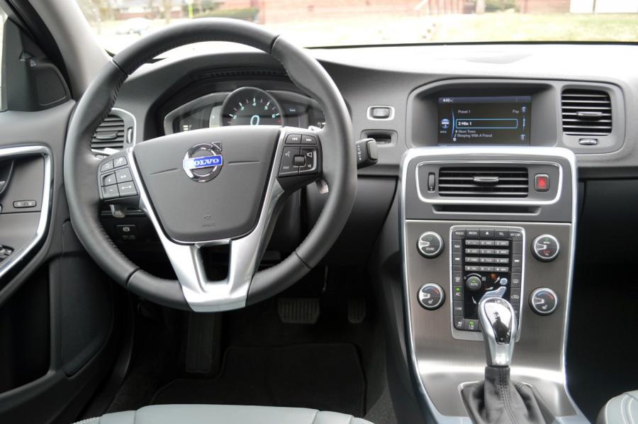  Volvo S60 T6 Drive-E 2015 года  (фото 4 из 18)